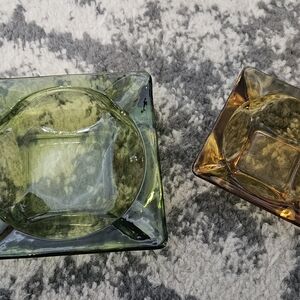 Vintage 1950s 1960s Amber And Green Glass Square Ash Trays Mid Century Modern